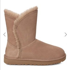 UGG WOMEN'S CLASSIC SHORT FLUFF BOOTS Color:Tan - Size 7